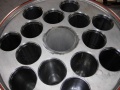 Mounting plate with support baskets for 14 filter bags